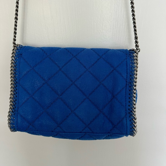 Stella McCartney Vegetarian Suede Quilted Chain-Link Crossbody Bag in Blue - Picture 10 of 16